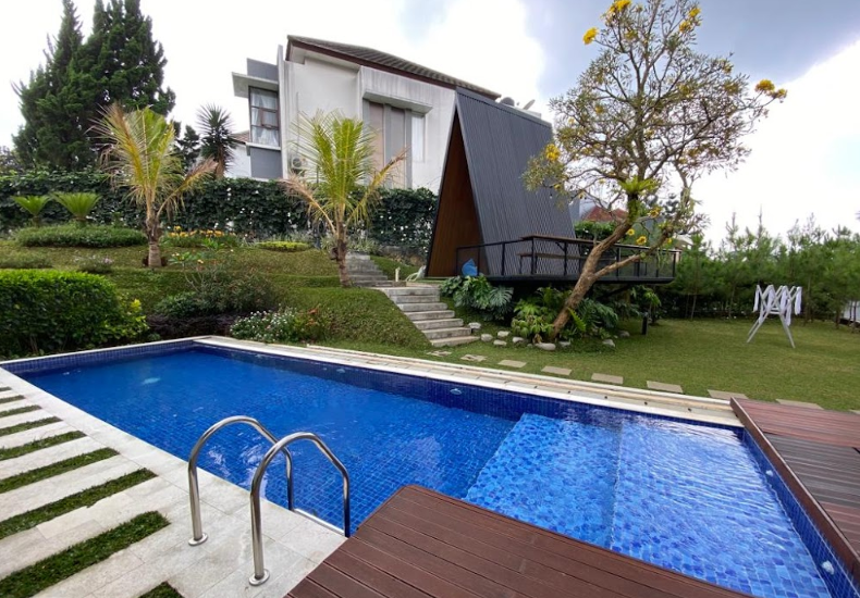 Villa Private Pool untuk Rombongan di Bandung